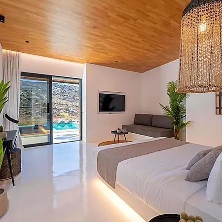 Ftelia Black * Mykonos Town