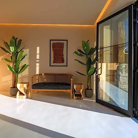 Ftelia Black Hotell